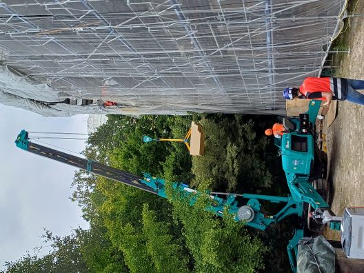 Maçonnerie : Grue pour pose des pierres de corniches